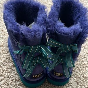 UGG Bailey bow boots, little girl size 2